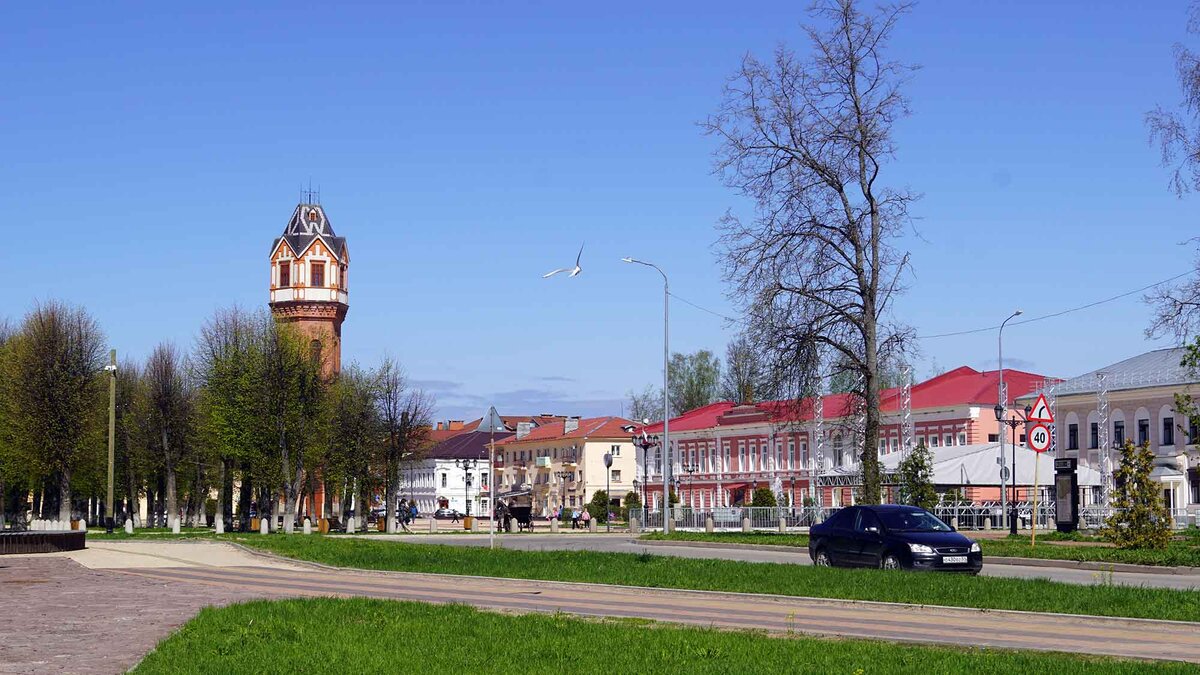 Башня в стиле модерн сегодня является одним из главных украшений города. Её высота — 38 метров 