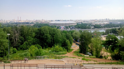 Москва, прогула по Воробьёвым горам и вид со смотровой площадки на центрадьную Москву