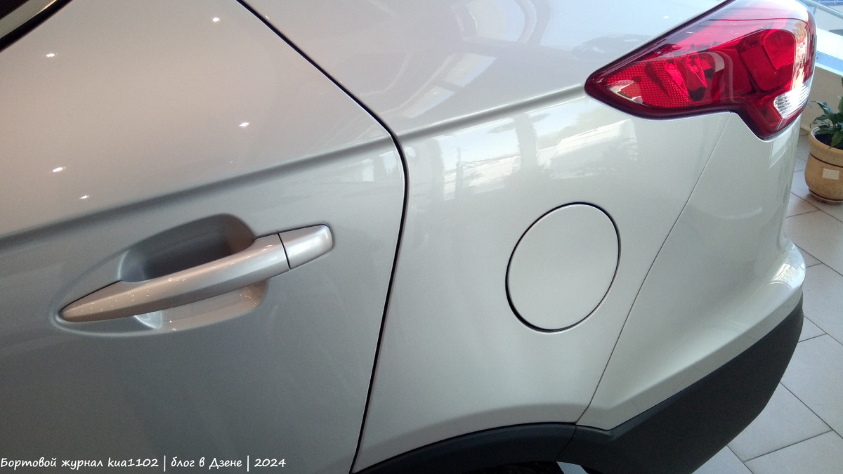 Обратите внимание на изменяющуюся толщину щели между кузовом и бампером. Автор фотографии kua1102