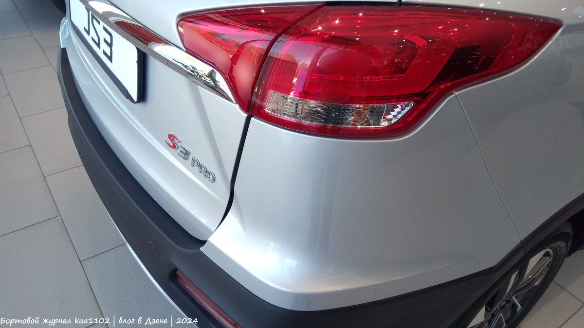 У автомобиля есть задние парктроники. Автор фотографии kua1102