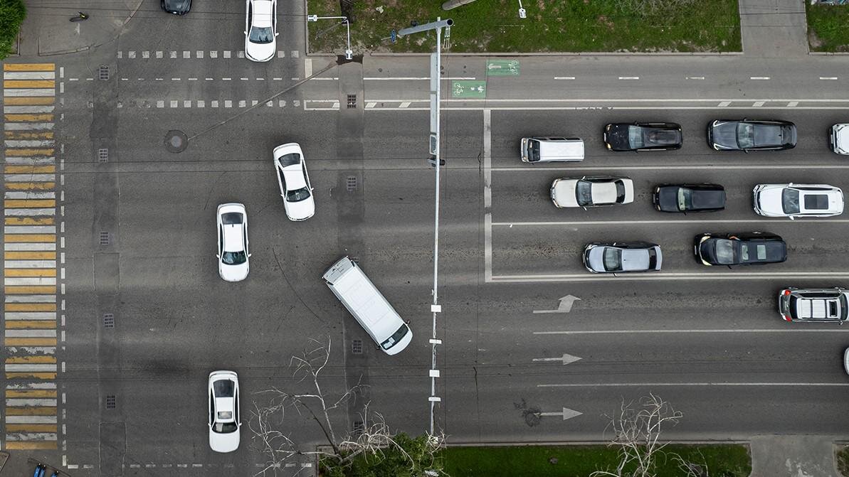 Всегда ли можно повернуть в свой ряд и не нарушить новое правило ПДД |  Телекомпания Алау | Дзен