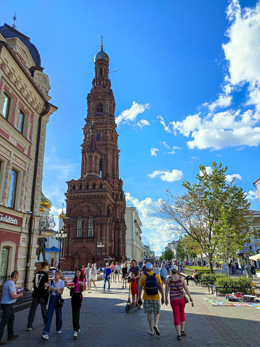 Такая ажурная и стремится в небо