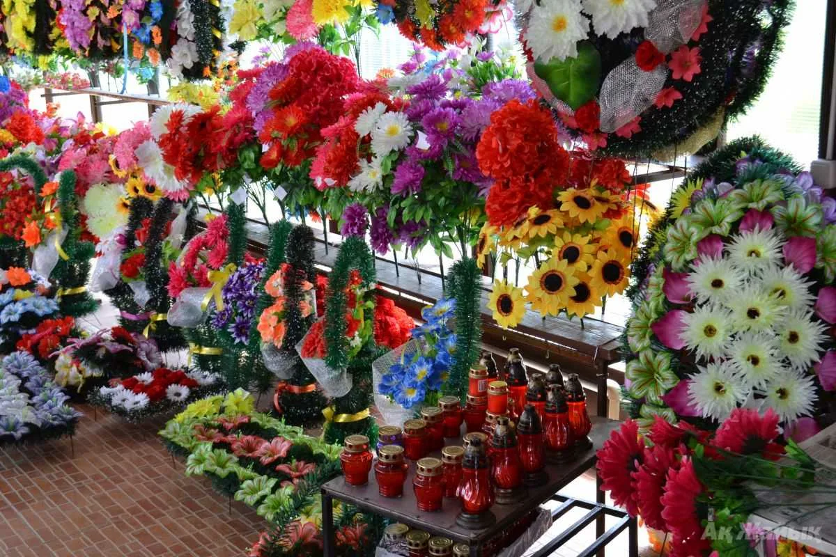 В продаже сейчас можно встретить очень большой ассортимент искусственных цветов