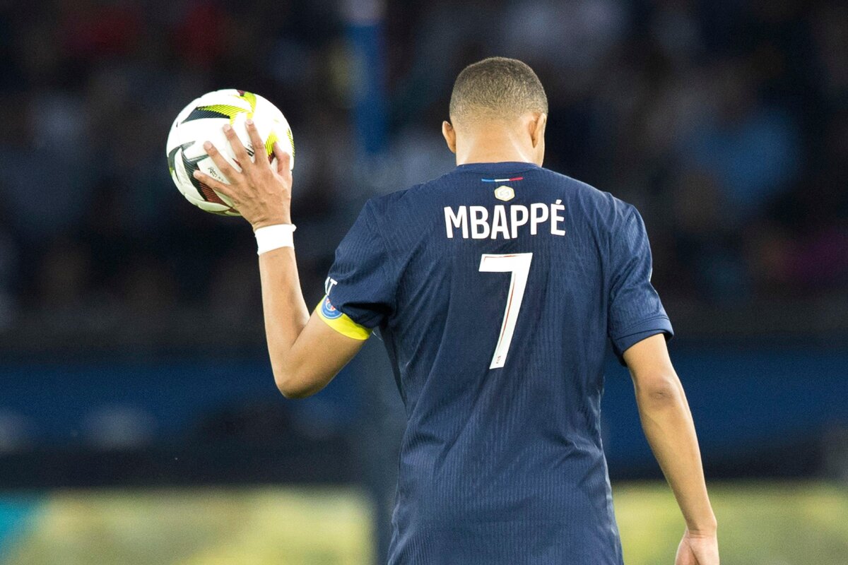     ​​​​​​​Килиан Мбаппе подписал контракт с мадридским «Реалом»