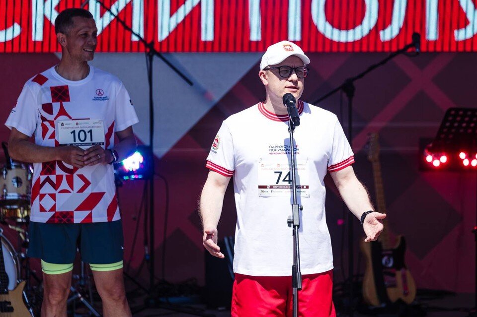    Алексей Текслер на церемонии открытия Парижского полумарафона. пресс-служба губернатора Челябинской области