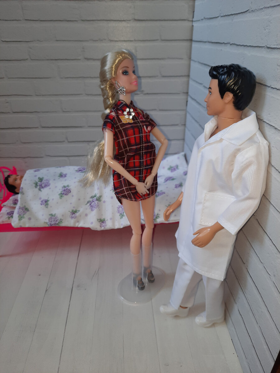 - Это жена Этьена Ришара.- Доктор что с ним? Как он?- Положение серьезное! Мы боимся развития ц и т о к и н о в о г о   ш о к а. Мы хотим ввести его в медикаментозную кому, чтобы дать организму силы на борьбу с инфекцией. - Делайте то, что считаете необходимым. Его можно увидеть?- Он в инфекционном боксе, но я что-нибудь придумаю.