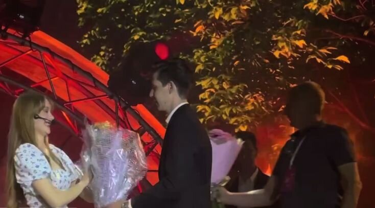 Мирослава была взволнована, но очень обрадовалась.