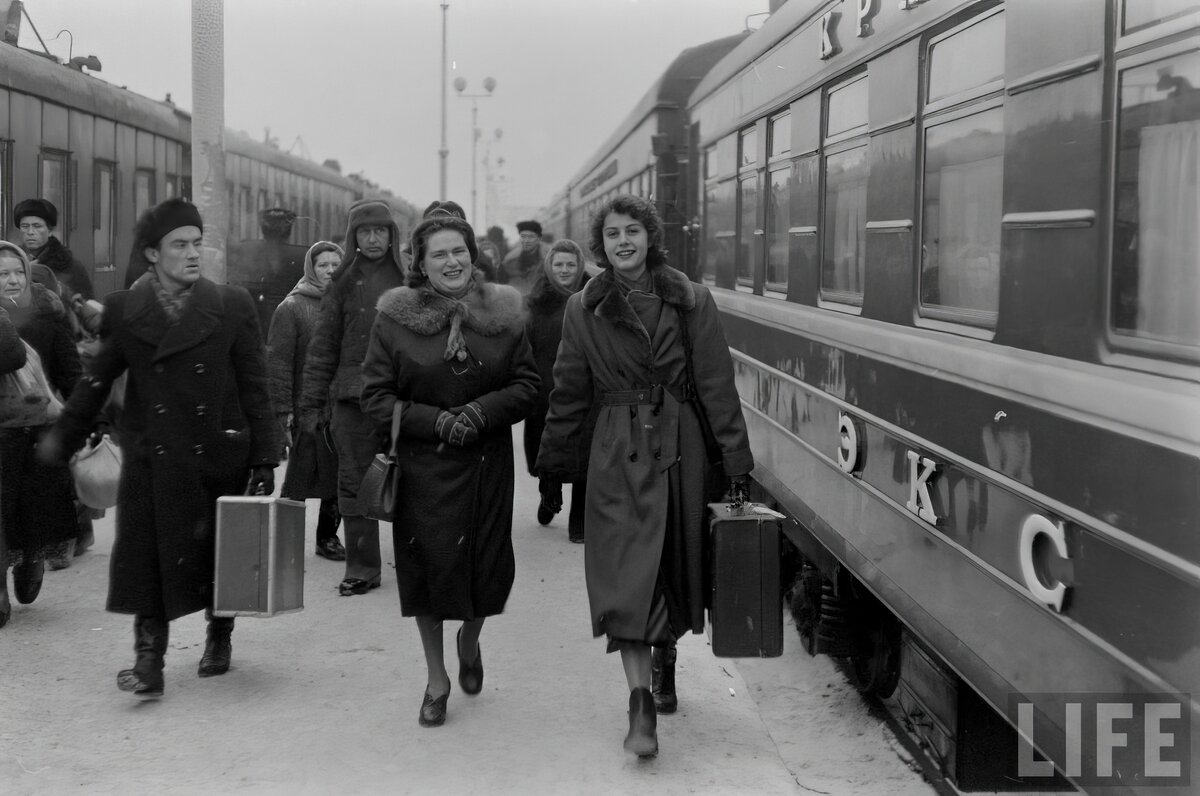 Редкие фото симпатичной американской туристки из поездки по СССР в 1957  году | NordSkif & Co | Дзен