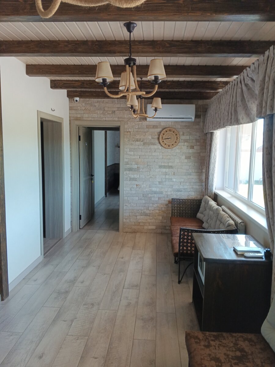 Хол гостевого дома.