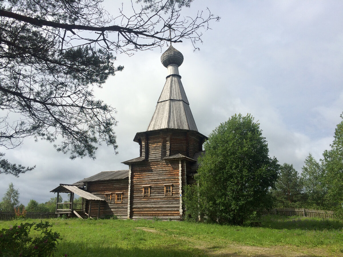 Фото из личного архива. Церковь в с. Ферапонтово. 