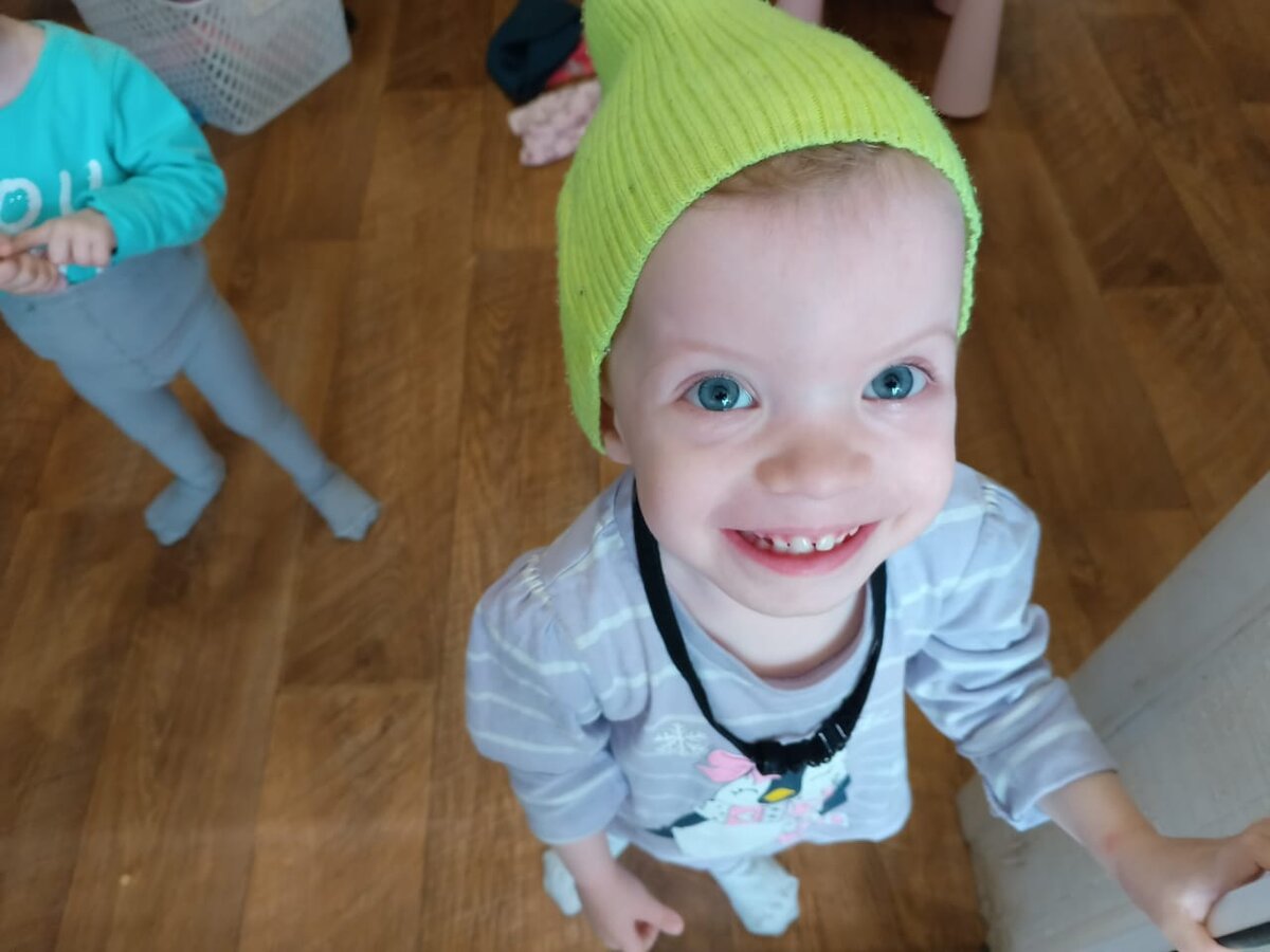 Санечку вам покажу. Цвет глаз какой, а?