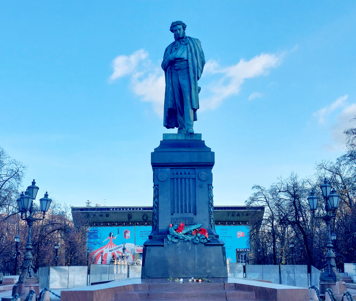 Памятник Пушкину на Пушкинской площади, Москва 