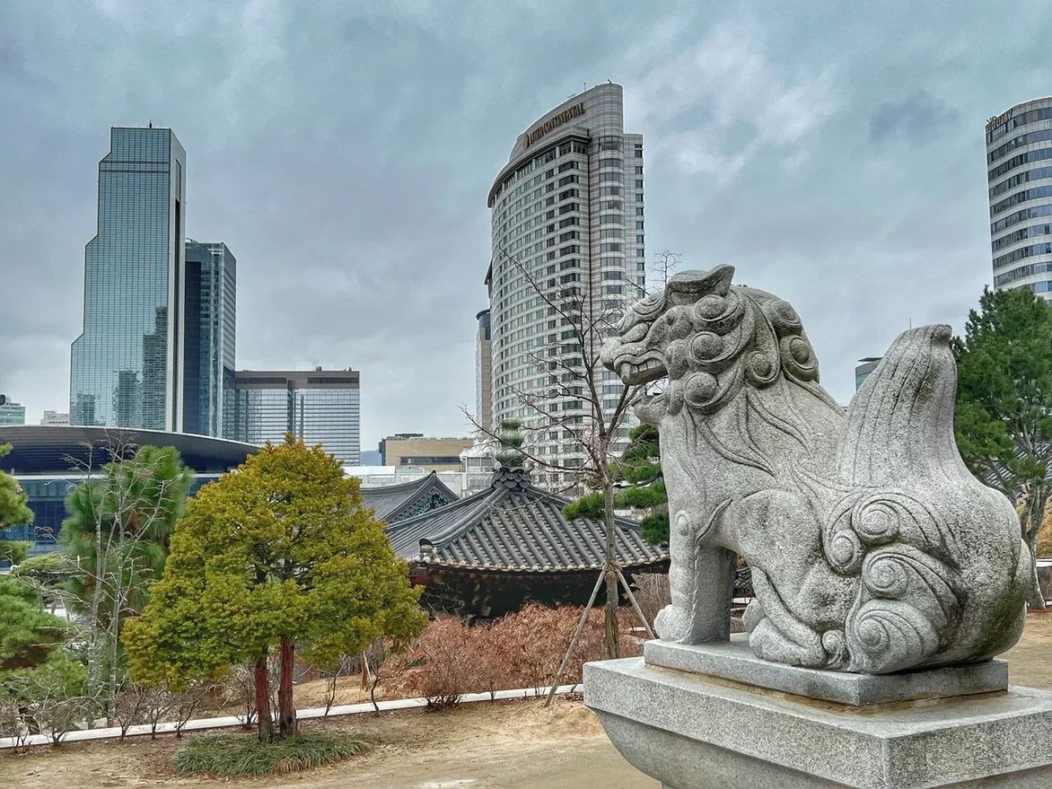 Хэтхэ в храме Бонгунса в Сеуле. Фото автора