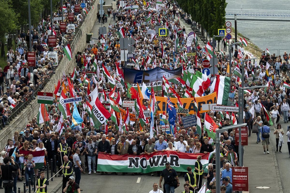     «Марш мира» — митинг в Будапеште против эскалации конфликта на Украине / AP / Denes Erdos