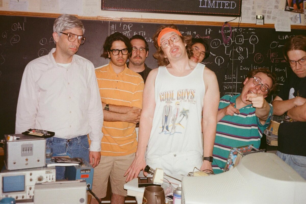 Кадр из фильма  "Кто убил BlackBerry" (2023) 