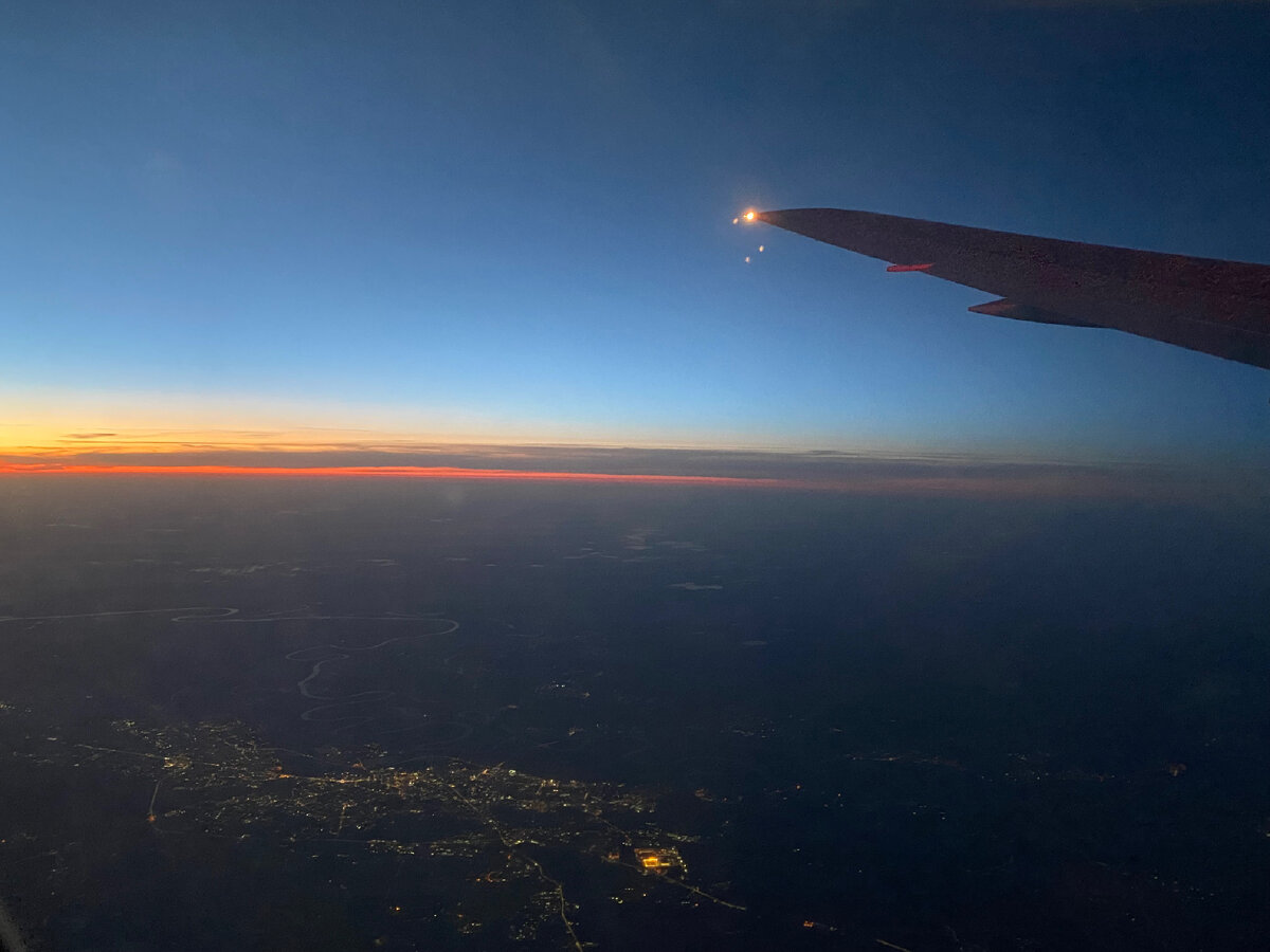 На взлете Натан не плакал, но посадка была для нас десятью минутами ада. Не буду писать о том, какие мысли были у меня на тот момент, но мы вывезли и это наша маленькая победа.