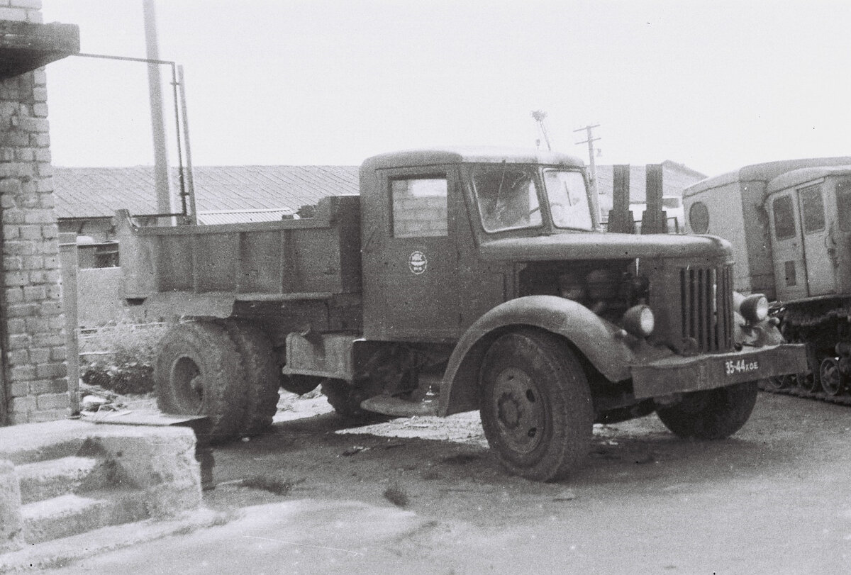Советский самосвал МАЗ-205