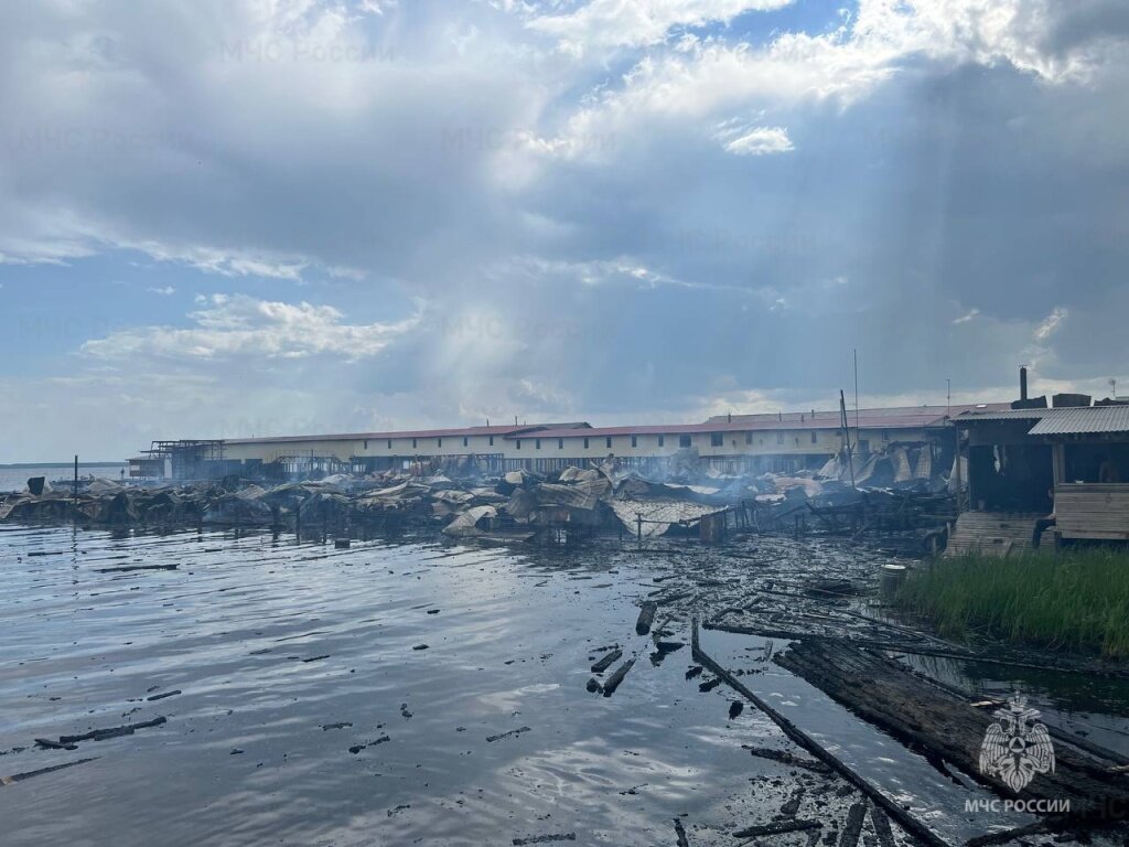 В Тверской области выясняют причины пожара, уничтожившего лодочную станцию  на водохранилище | Вся ТВЕРЬ | Дзен