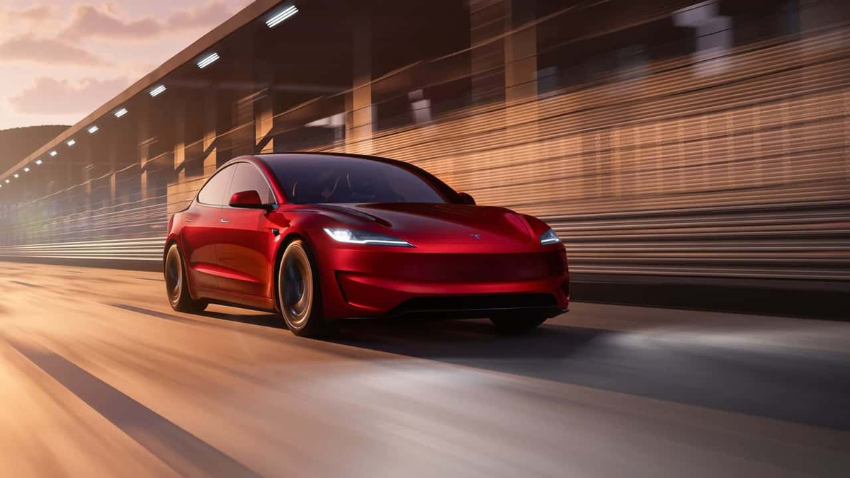 Самая мощная и быстрая Tesla Model 3 Performance поступила в продажу в  Китае | iXBT.com | Дзен