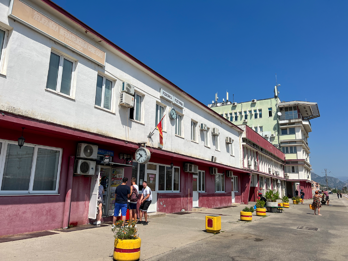 Последний раз железнодорожный вокзал Погорицы реставрировали в 70-х годах XX века, с тех пор облик станции существенно не изменился.