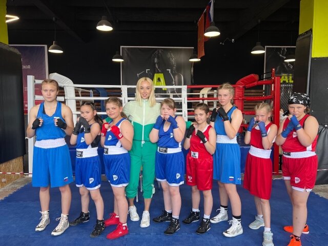    Ивановские боксерши показали красивый бокс во Владимире