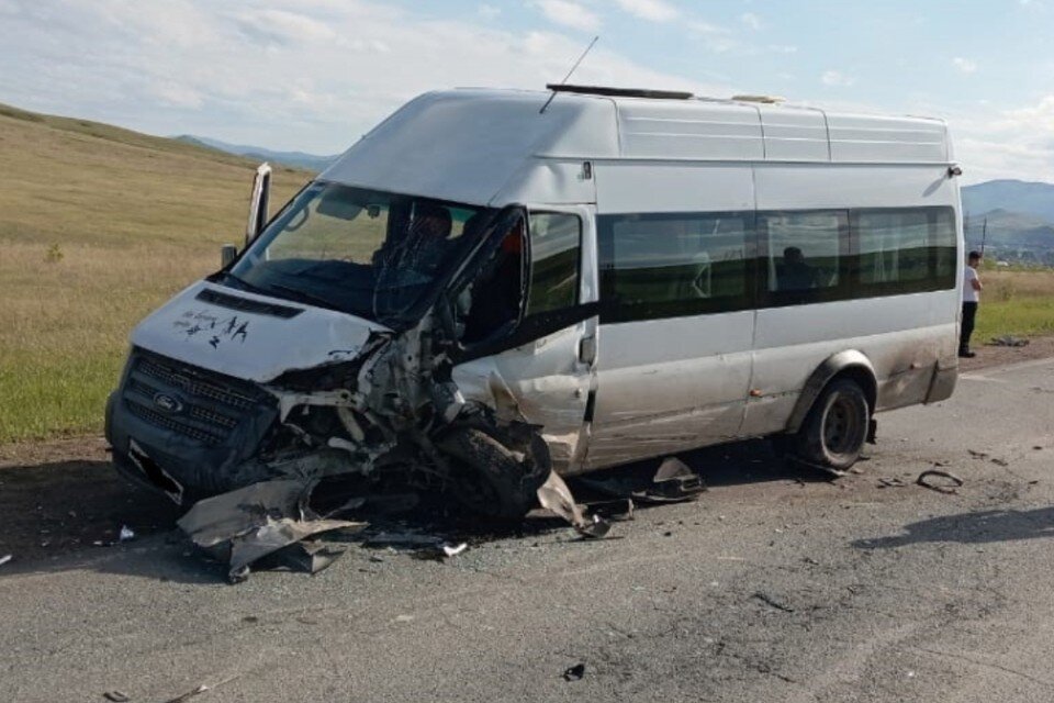    Пассажиры микроавтобуса не пострадали. Фото: Госавтоинспекция Ширинского района
