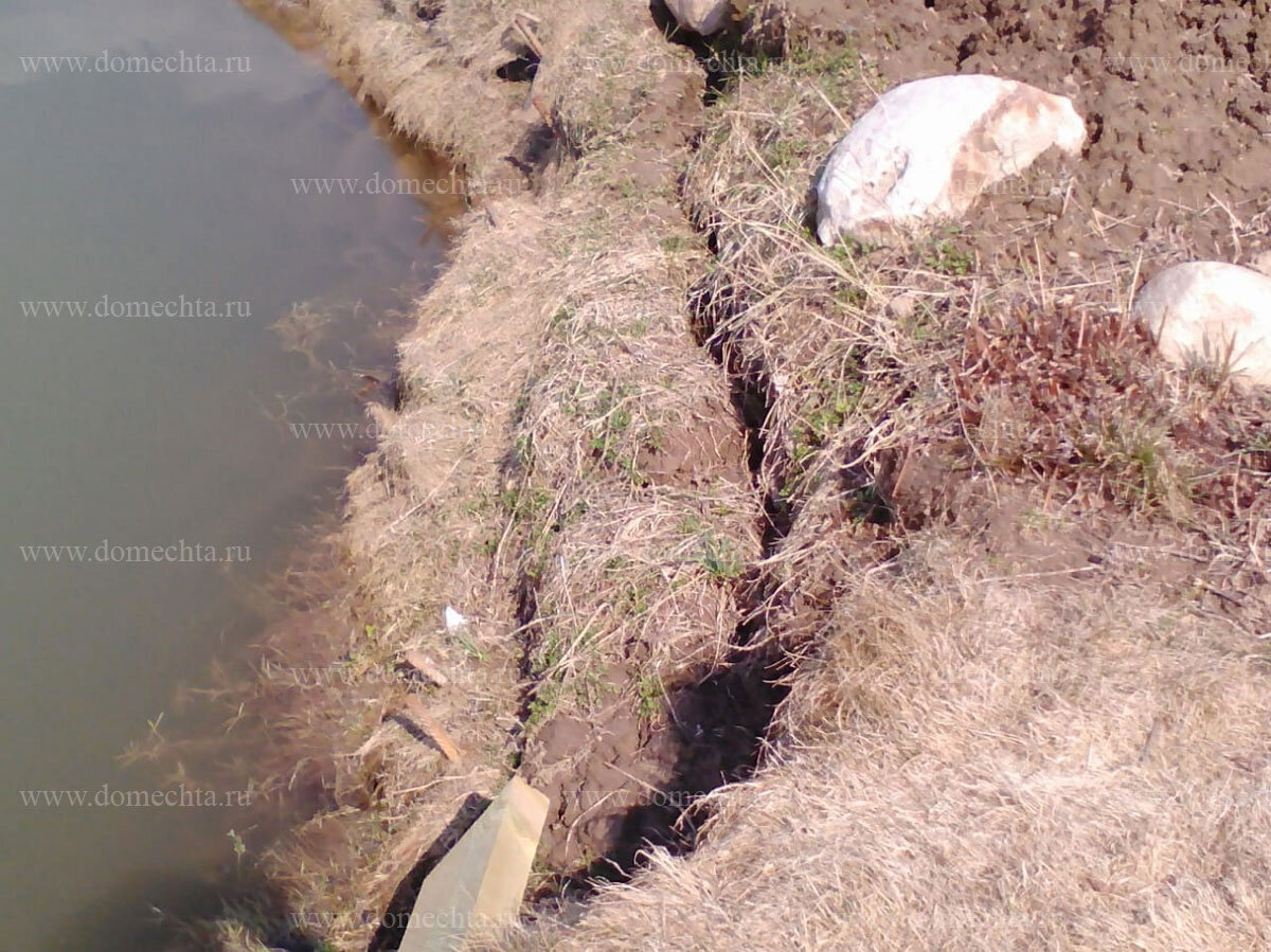 Сползание берега в водоем просто пластами