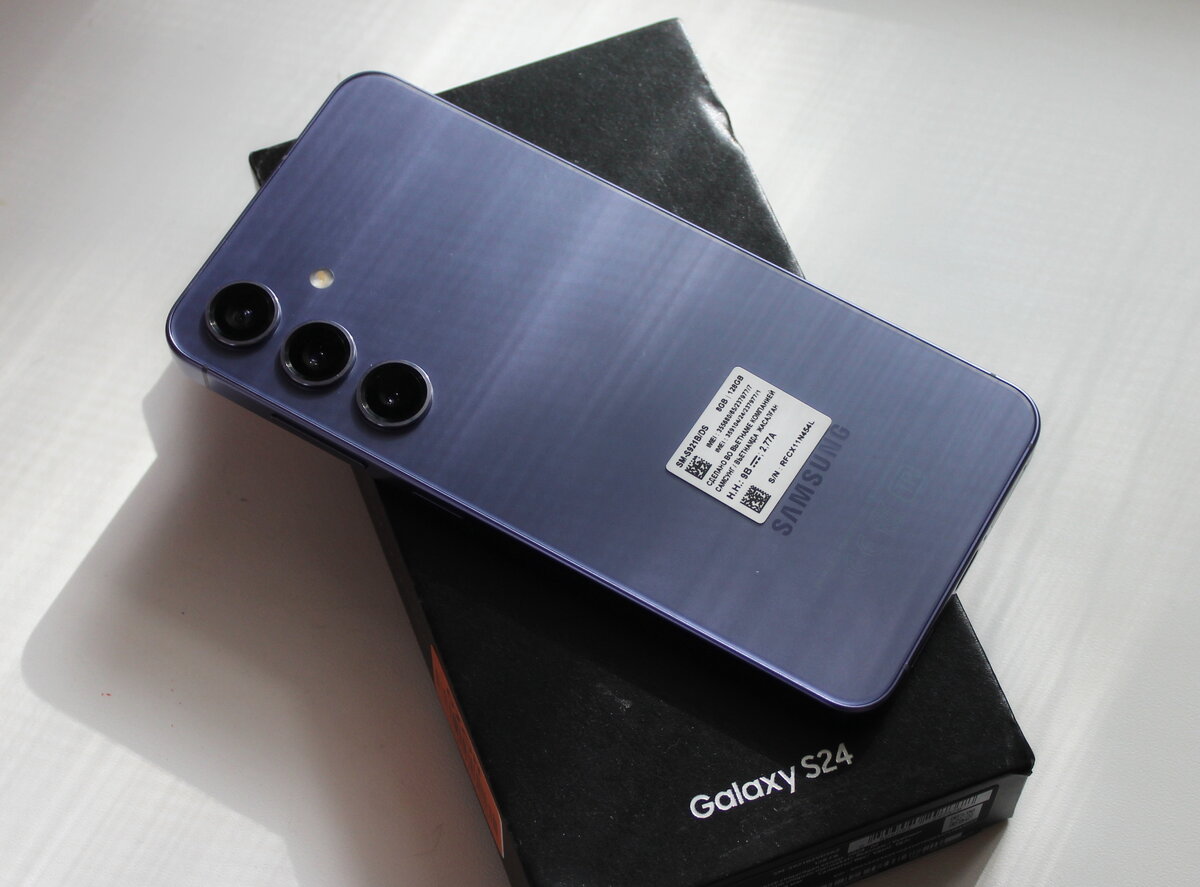 Обзор Samsung Galaxy S24 – флагмана с компактными габаритами, мощным процессором и достойными фотовозможностями.-2