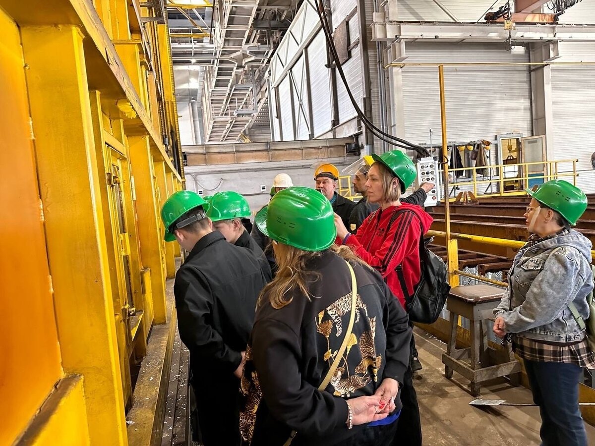 Листайте карусель!