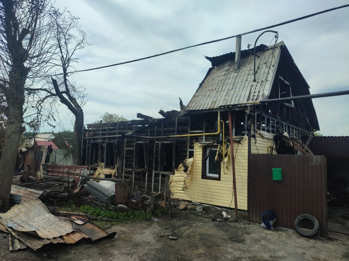 В деревне под Тюменью вспыхнул страшный пожар: «Тушить было нереально» |  УРАЛИТИ | Дзен