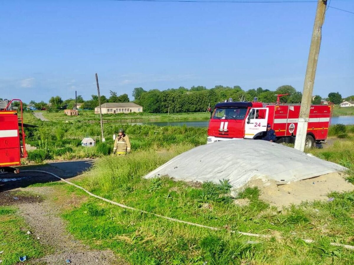     Добровольцы центра «Патриот» потушили пожар после удара ВСУ в Курской области