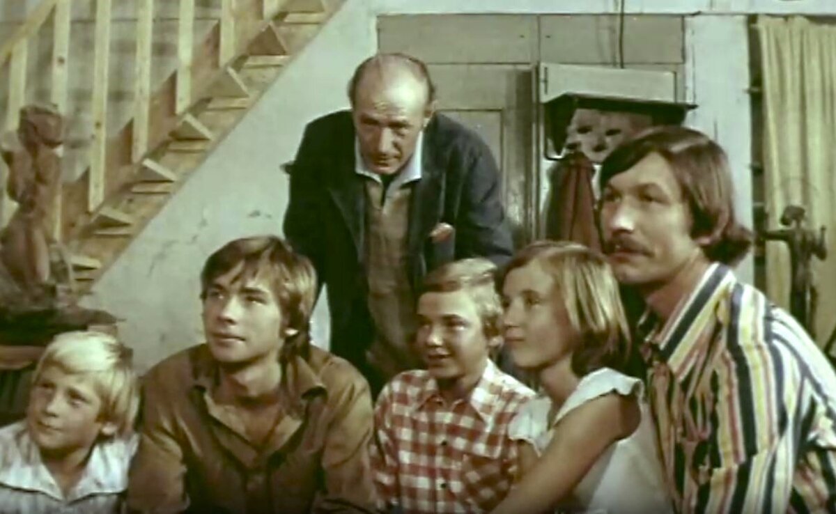 Кадр из фильма "Что там, за поворотом?" (1980)