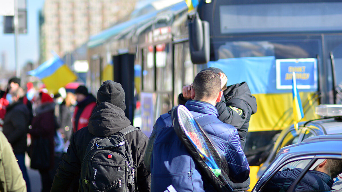 На скорой с ветерком: Чехия оплатит украинским беженцам дорогу домой |  Украина.ру | Дзен