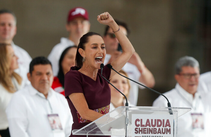 В Мексике на выборах президента впервые победила женщина Клаудия Шейнбаум 