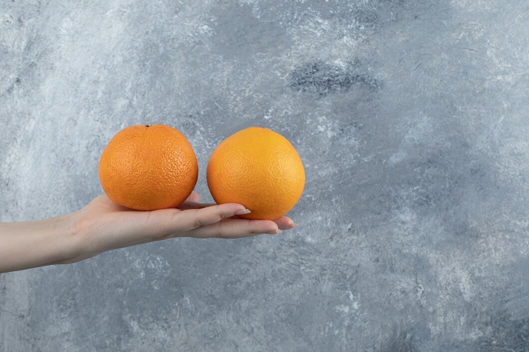 Апельсины по форме своей похожи на дыни, но меньше размером