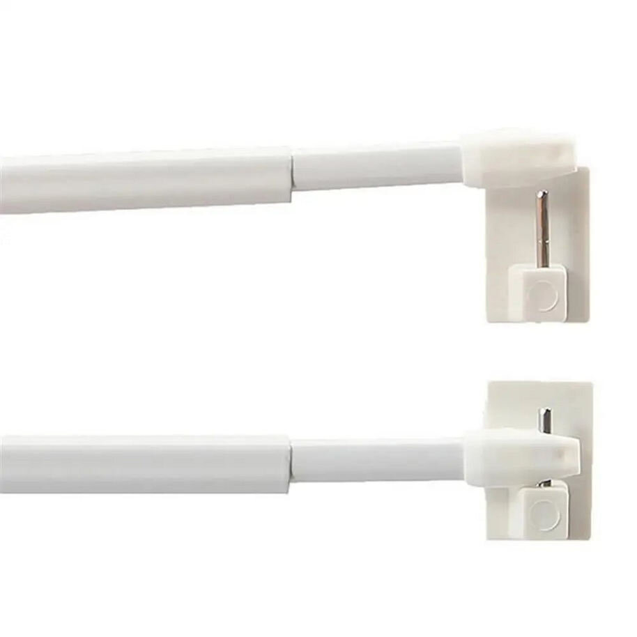    ...можно при помощи самоклеящихся крючков.Фото: соцсети