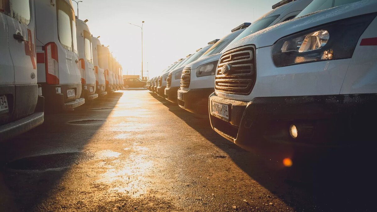 Выгорание и безденежье: сколько платят фельдшерам скорой помощи в Омске |  gorod55.ru | Дзен