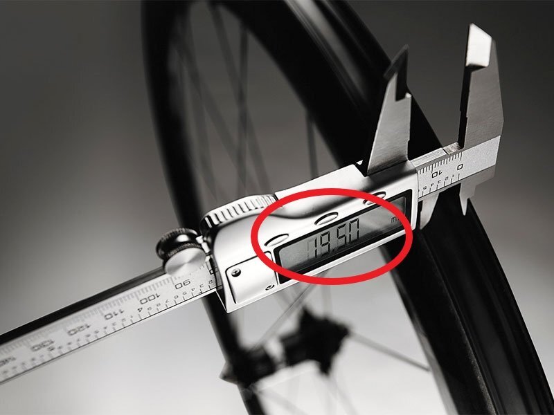 
 Измеряем внутреннюю ширину обода