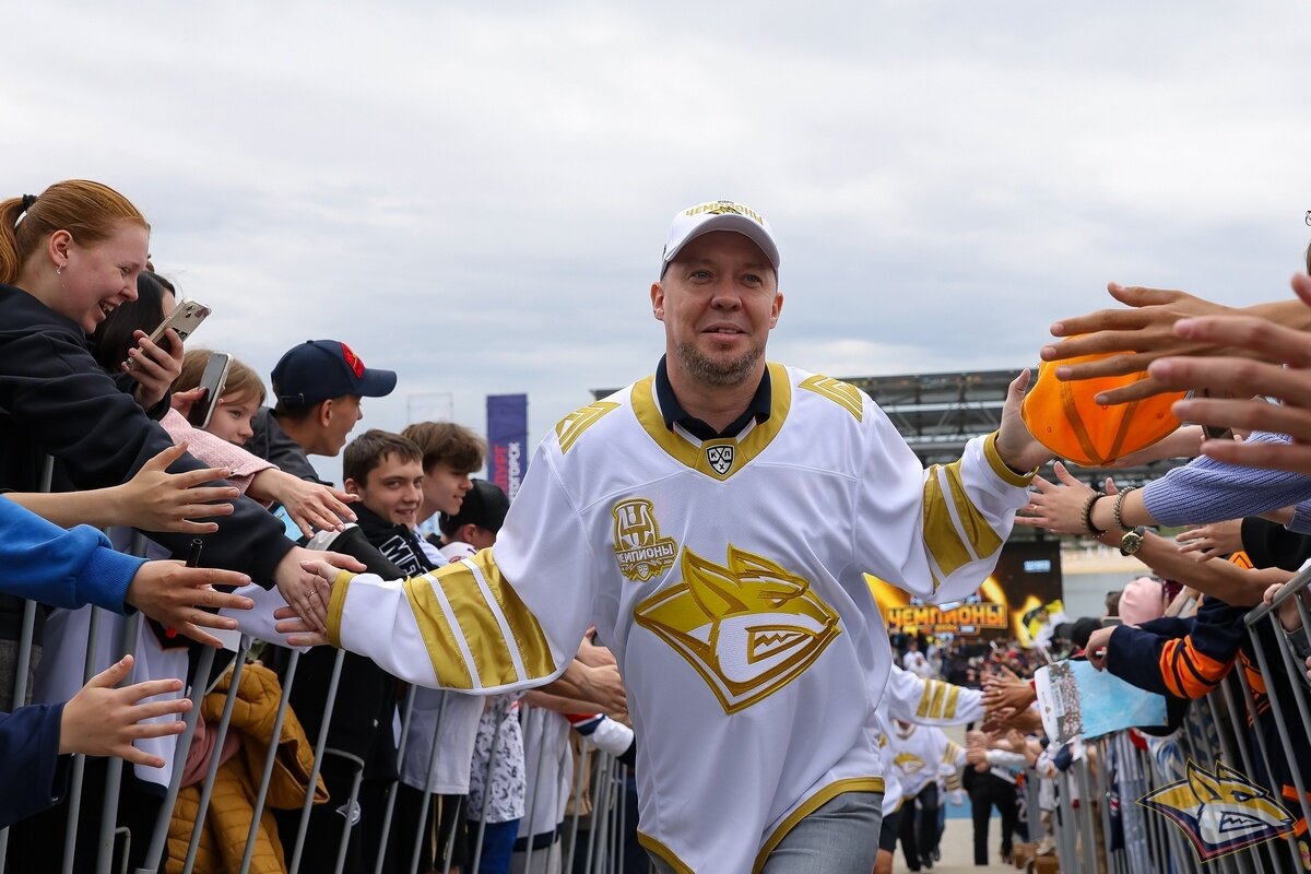 Андрей Разин оставит в тренерской кресло для Сергея Мозякина.