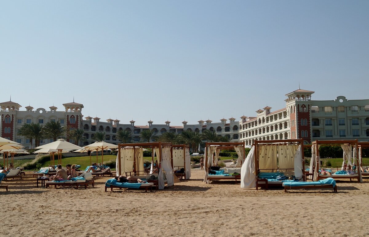 Сегодня в статье публикуем топ-5 лучших отелей египетского курорта по мнению экспертов.
