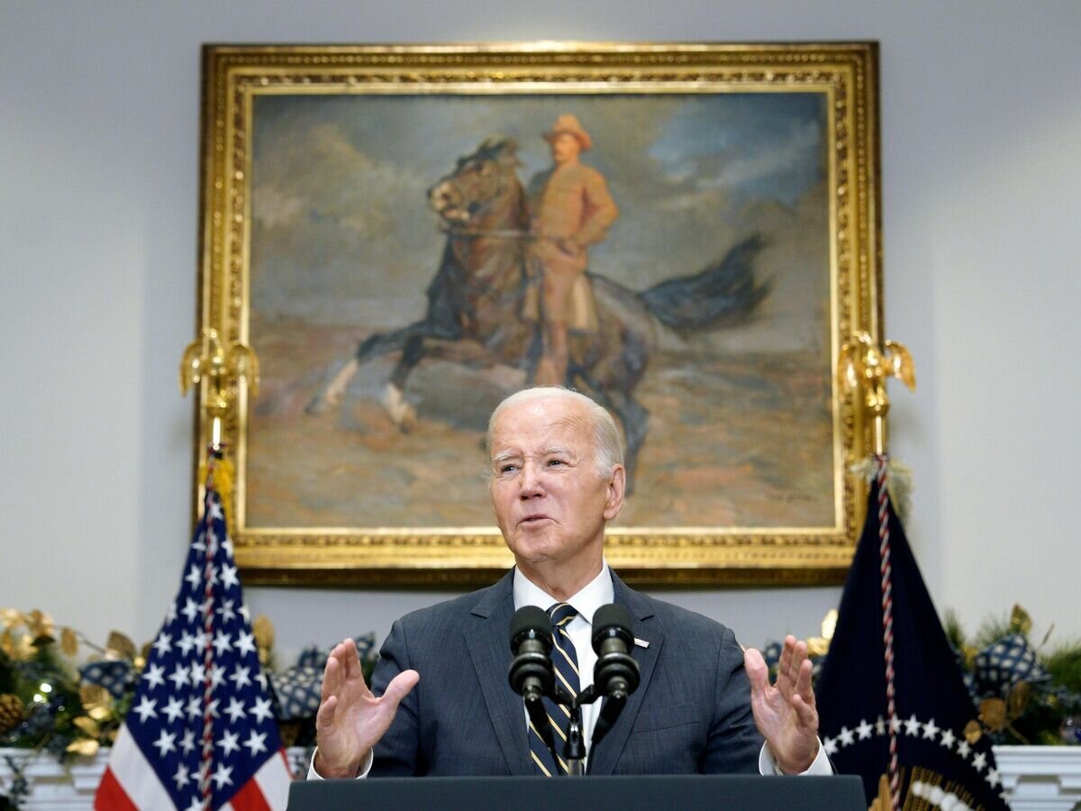    Президент США Джо Байден выступает с заявлением по Украине в Белом доме© РИА Новости / Стрингер
