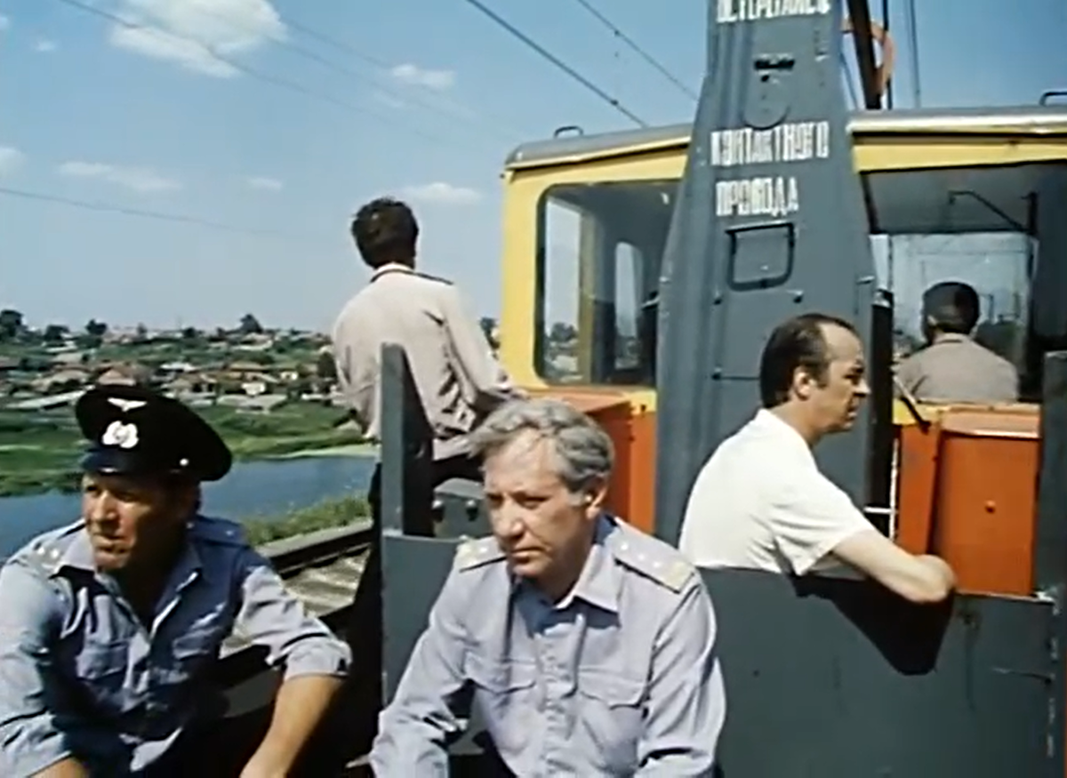 Кадр из кинофильма "Остановился поезд", 1982 г., режиссер Вадим Абдрашитов, сценарист Александр Миндадзе, композитор Эдуард Артемьев (скриншот) 