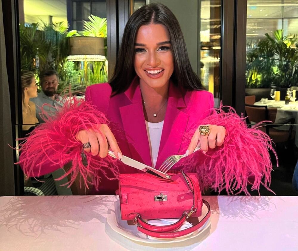 На некоторое время о гламуре пришлось забыть.