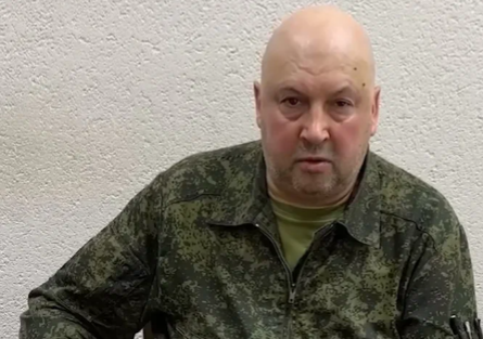 Генерал до сих пор в деле.