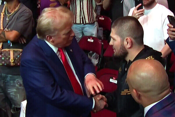 Кадр из трансляции UFC 302 