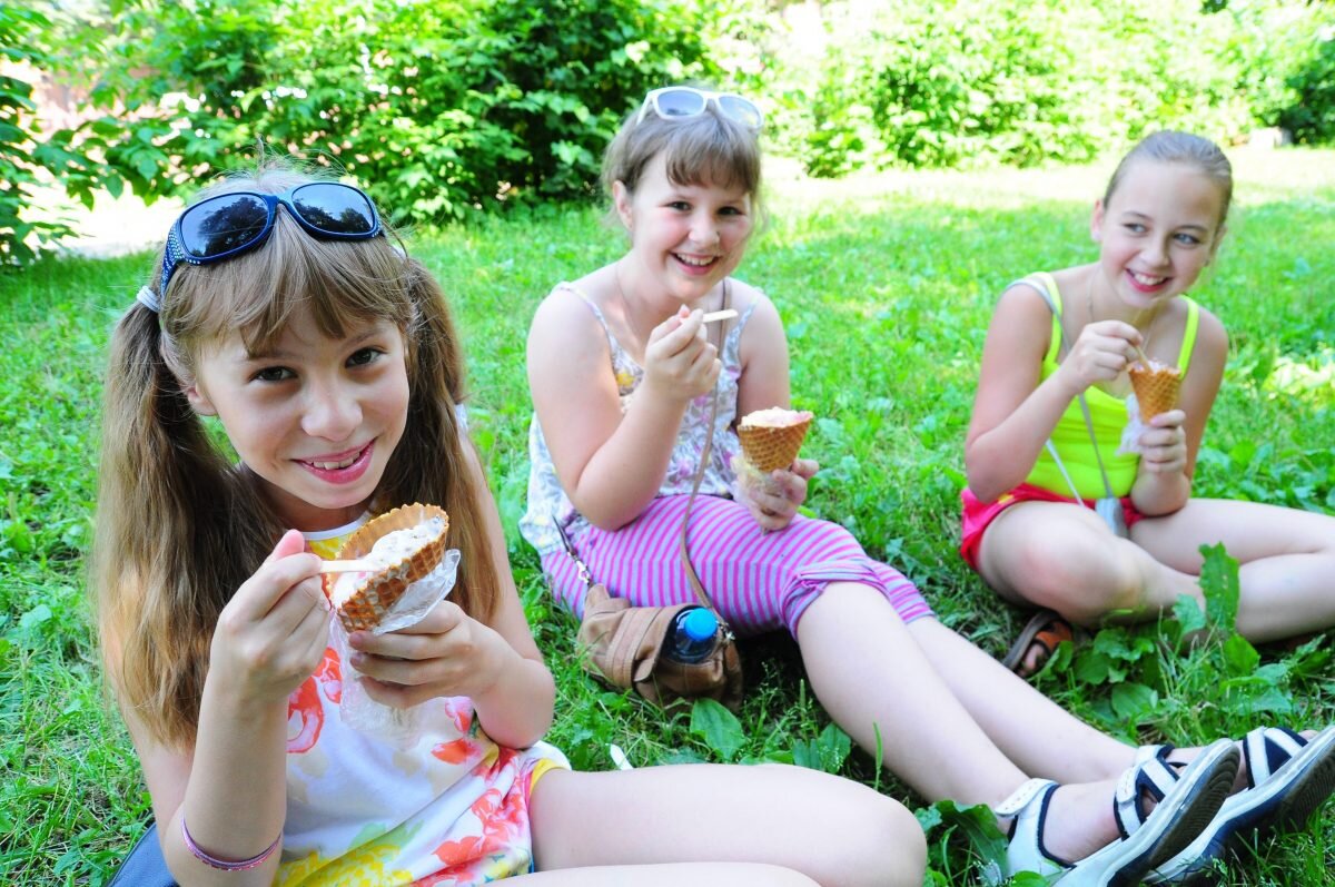    Полакомиться мороженым в жаркий день очень приятно, а уж если его приготовили мама или бабушка – вдвойне!