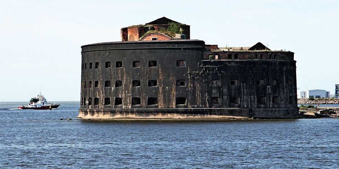 Форты Финского залива, музей тельняшки и памятник котлу, что же еще интересного можно увидеть в Кронштадте?