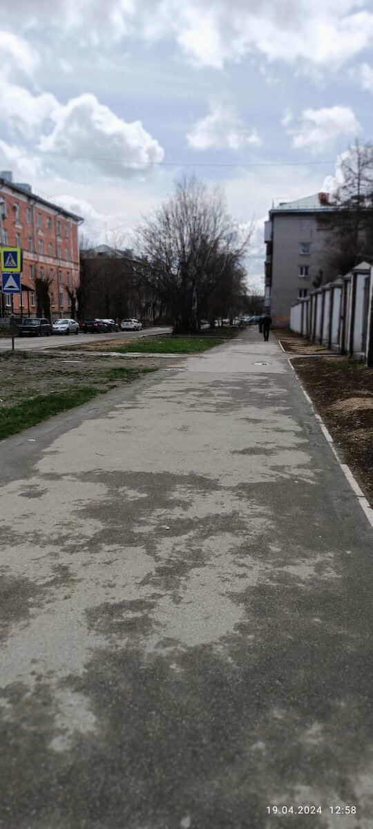Иду на первое после увольнения собеседование. Всё понравилось, кроме зарплаты. Сейчас они опять выставили вакансию. 🤔 фотография автора, апрель 2024 года. 