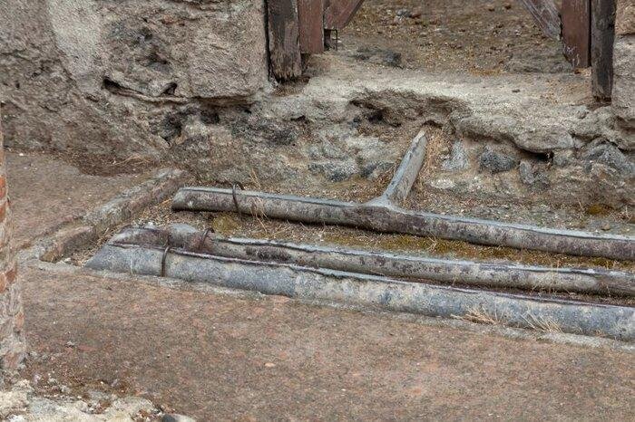 Раскопки свинцового водопровода Геркуланума, Италия