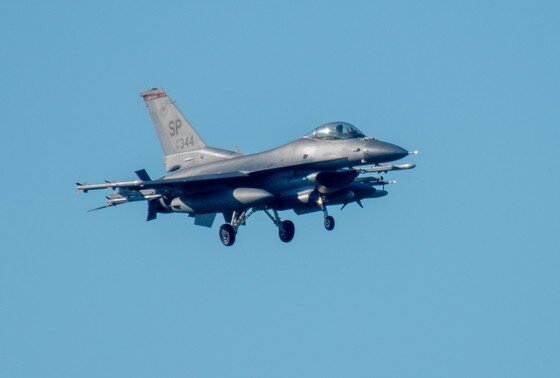    F-16